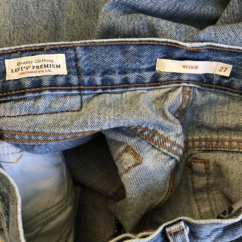 Levi’s Premium Wedgie Icon Fit Ankle Rigid Jeans in Shut Up Wash Size 27 - Picture 12 of 14